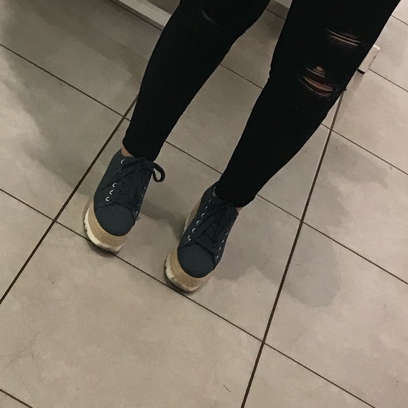 Platforms - Picture 3 of 3